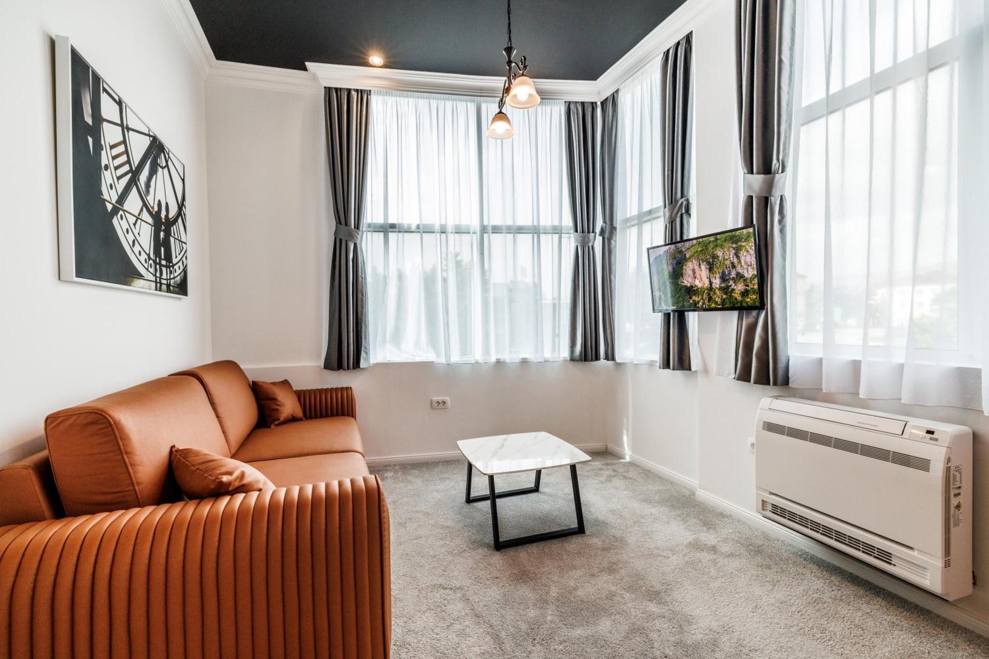 Apartment White Unique Niksic